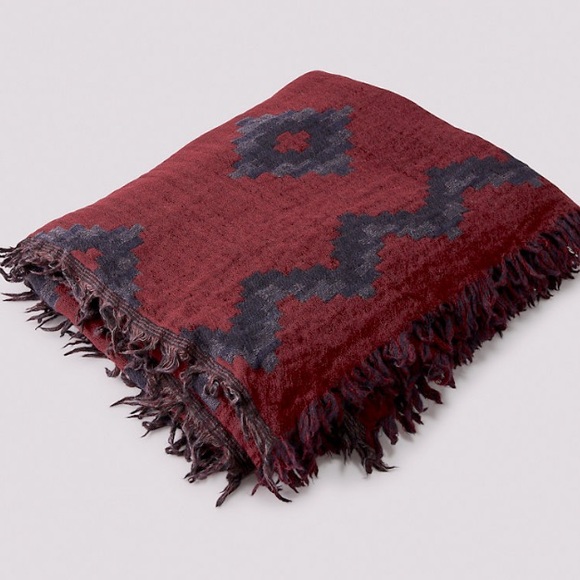 Wilfred - Diamond Mosaic Blanket Scarf - Balsamine (burgundy and navy blue) - Picture 2 of 5